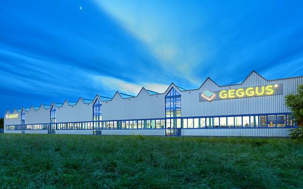 Geggus Rückseite Nachtbild